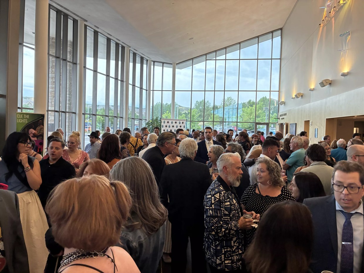 A crowded room of people