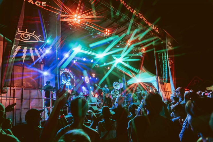 Devotchka playing UMS 2025