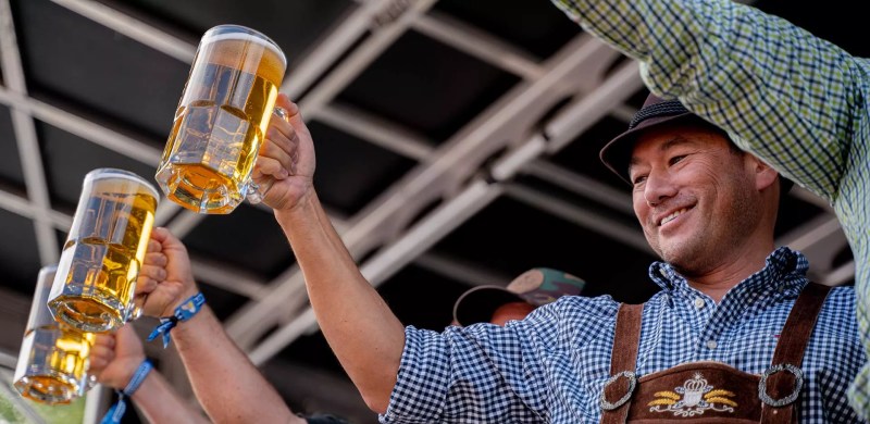 oktoberfest drinkers